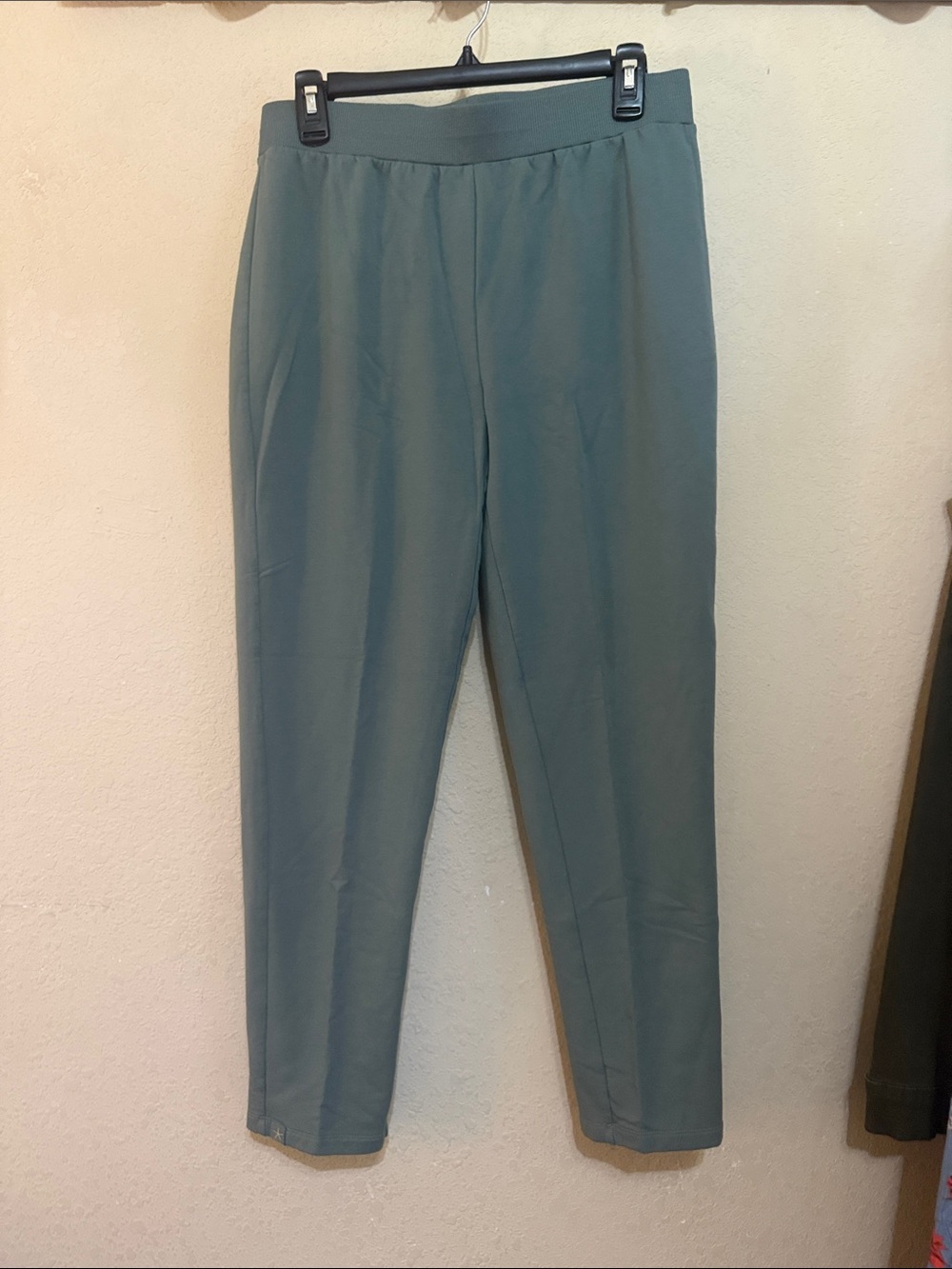 Barefoot Dreams Straight-Leg Pants in Sage